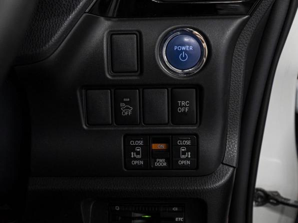 Toyota Esquire I с пробегом 2014 года, цена 1 979 000 рублей, 213673 км, минивэн, Автокод Объявления