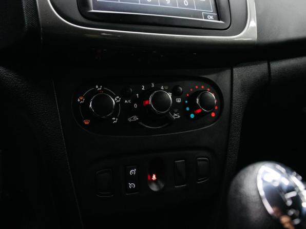 Renault Sandero II Рестайлинг с пробегом 2019 года, цена 979 000 рублей, 73493 км, хэтчбек, Автокод Объявления
