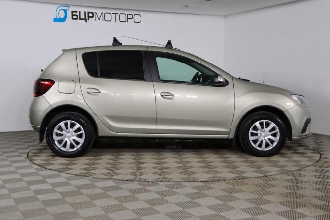 Renault Sandero II Рестайлинг с пробегом 2022 года, цена 1 149 990 рублей, 122311 км, хэтчбек, Автокод Объявления