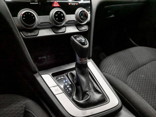 Hyundai Elantra VI (AD) Рестайлинг с пробегом 2019 года, цена 1 300 000 рублей, 159325 км, седан, Автокод Объявления