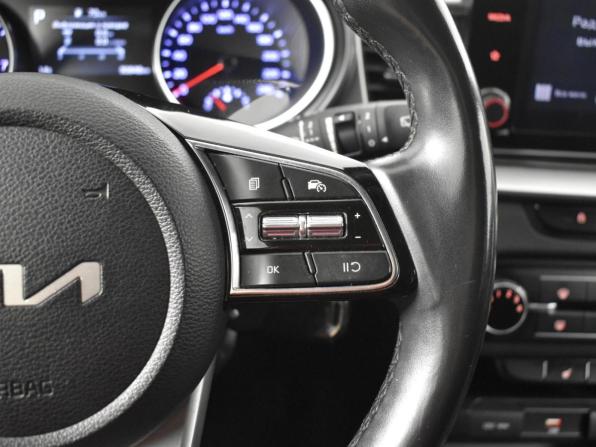 Kia Ceed III Рестайлинг с пробегом 2022 года, цена 2 046 100 рублей, 90848 км, хэтчбек, Автокод Объявления