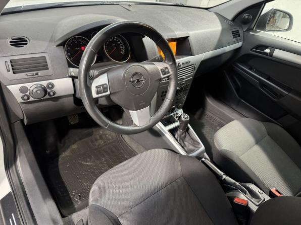 Opel Astra H Рестайлинг с пробегом 2013 года, цена 629 800 рублей, 185000 км, универсал, Автокод Объявления