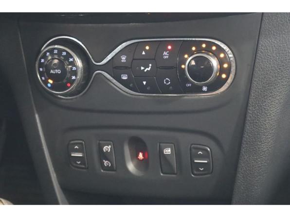 Renault Sandero II с пробегом 2015 года, цена 950 000 рублей, 105722 км, хэтчбек, Автокод Объявления