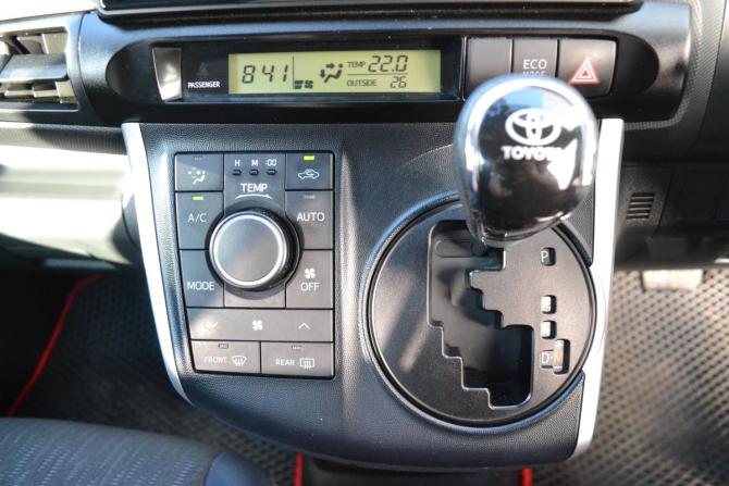 Toyota Wish II с пробегом 2011 года, цена 1 350 000 рублей, 162588 км, минивэн, Автокод Объявления