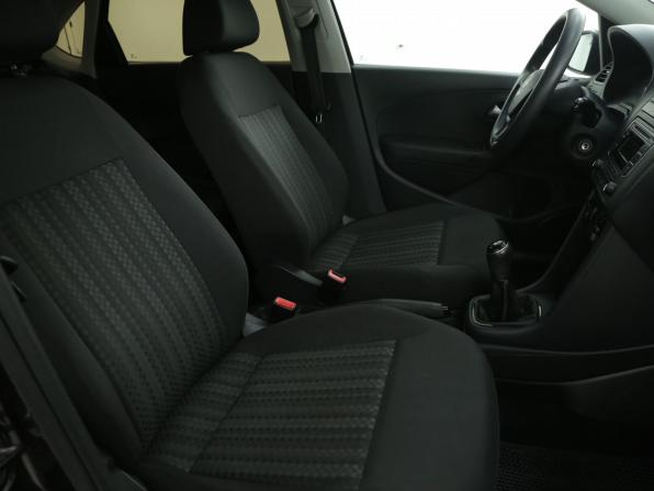 Volkswagen Polo V Рестайлинг с пробегом 2015 года, цена 1 035 000 рублей, 63500 км, седан, Автокод Объявления