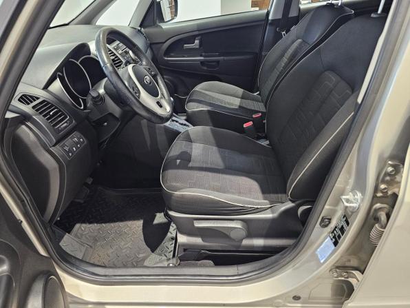 Kia Venga I с пробегом 2013 года, цена 879 000 рублей, 125594 км, минивэн, Автокод Объявления