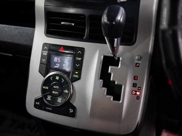 Toyota Noah II (R70) с пробегом 2012 года, цена 1 385 000 рублей, 271157 км, минивэн, Автокод Объявления
