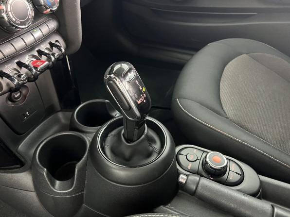 Mini Hatch III (F55/F56) Рестайлинг с пробегом 2019 года, цена 1 800 000 рублей, 46360 км, хэтчбек, Автокод Объявления