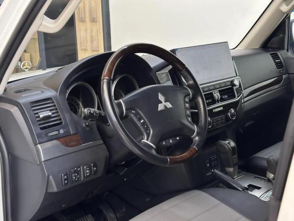 Mitsubishi Pajero IV Рестайлинг 2 с пробегом 2019 года, цена 3 785 000 рублей, 124027 км, внедорожник, Автокод Объявления