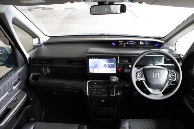 Honda Stepwgn V с пробегом 2016 года, цена 1 899 000 рублей, 137464 км, минивэн, Автокод Объявления