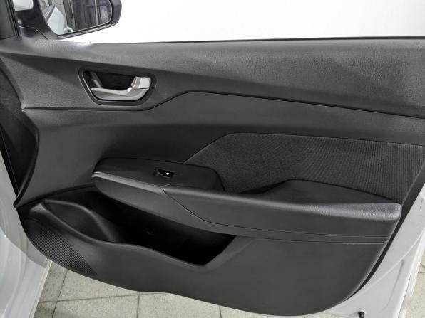 Hyundai Solaris II Рестайлинг с пробегом 2022 года, цена 1 740 000 рублей, 61112 км, седан, Автокод Объявления