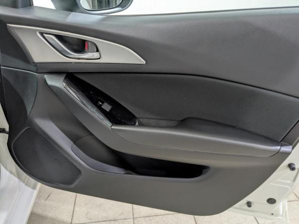Mazda 3 III (BM) Рестайлинг с пробегом 2016 года, цена 1 795 000 рублей, 23310 км, седан, Автокод Объявления