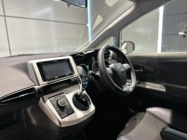 Toyota Wish II Рестайлинг с пробегом 2014 года, цена 1 590 000 рублей, 85000 км, минивэн, Автокод Объявления