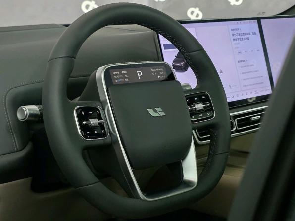 Li Auto (Lixiang) L7 I Рестайлинг с пробегом 2025 года, цена 8 200 000 рублей, 43 км, внедорожник, Автокод Объявления