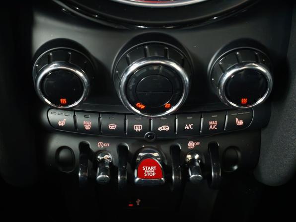 Mini Hatch III (F55/F56) Рестайлинг с пробегом 2021 года, цена 2 350 000 рублей, 26456 км, хэтчбек, Автокод Объявления
