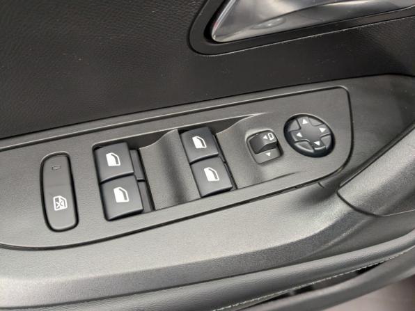 Peugeot 2008 II с пробегом 2022 года, цена 1 850 000 рублей, 102663 км, внедорожник, Автокод Объявления