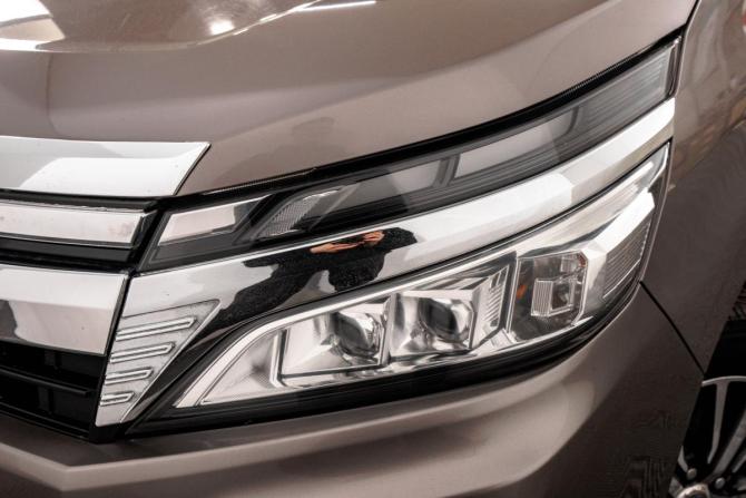 Toyota Voxy III (R80) Рестайлинг с пробегом 2018 года, цена 2 099 000 рублей, 147000 км, минивэн, Автокод Объявления