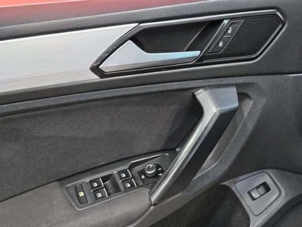 Volkswagen Tiguan II с пробегом 2018 года, цена 2 325 000 рублей, 160246 км, внедорожник, Автокод Объявления