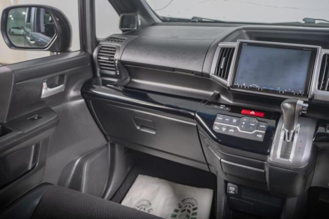 Honda Stepwgn IV Рестайлинг с пробегом 2013 года, цена 1 689 000 рублей, 171600 км, минивэн, Автокод Объявления