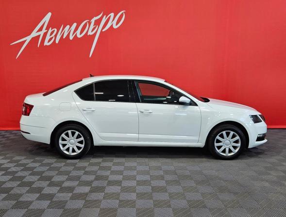 Skoda Octavia III (A7) Рестайлинг с пробегом 2017 года, цена 1 339 000 рублей, 189405 км, лифтбек, Автокод Объявления