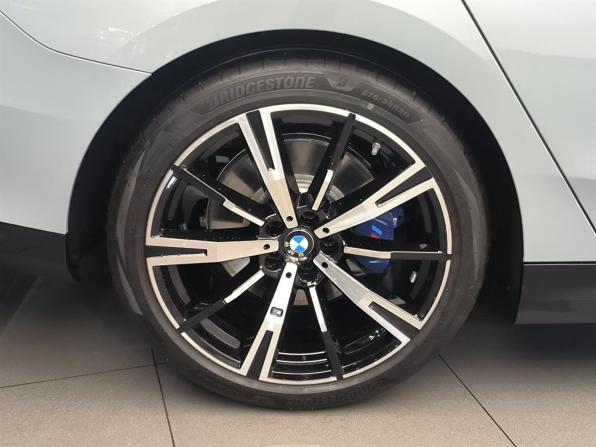 BMW 5 серии VIII (G60/G61/G68) с пробегом 2025 года, цена 9 660 000 рублей, 4400 км, седан, Автокод Объявления