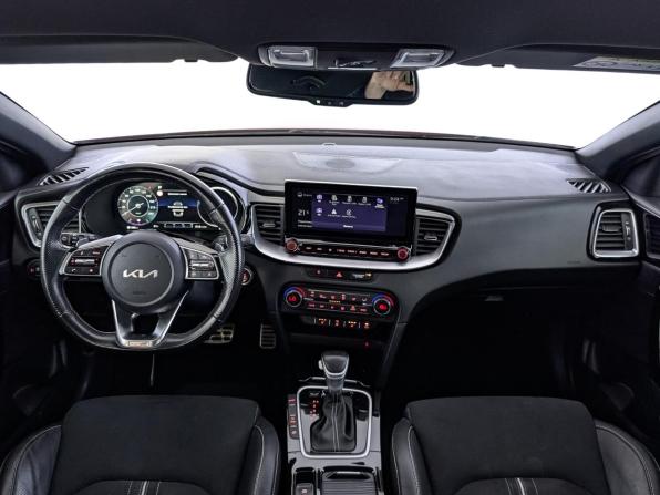 Kia Ceed III Рестайлинг с пробегом 2021 года, цена 2 675 000 рублей, 33768 км, универсал, Автокод Объявления
