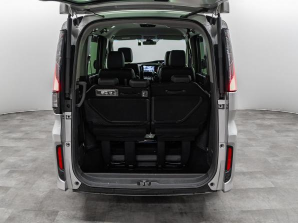 Honda Stepwgn V Рестайлинг с пробегом 2018 года, цена 2 150 000 рублей, 101747 км, минивэн, Автокод Объявления