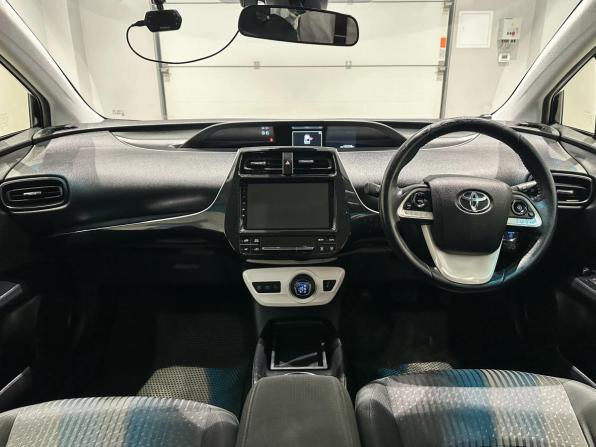 Toyota Prius IV (XW50) с пробегом 2016 года, цена 1 396 636 рублей, 101000 км, лифтбек, Автокод Объявления