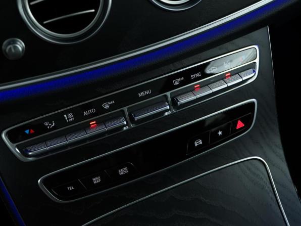 Mercedes-Benz E-Класс V (W213 S213 C238) Рестайлинг с пробегом 2021 года, цена 5 757 077 рублей, 46123 км, седан, Автокод Объявления