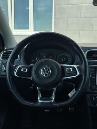 Volkswagen Polo V Рестайлинг с пробегом 2018 года, цена 1 270 000 рублей, 130350 км, седан, Автокод Объявления
