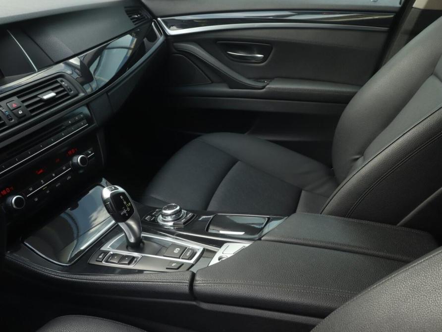BMW 5 серии VI (F10/F11/F07) Рестайлинг Казань  - изображение 12
