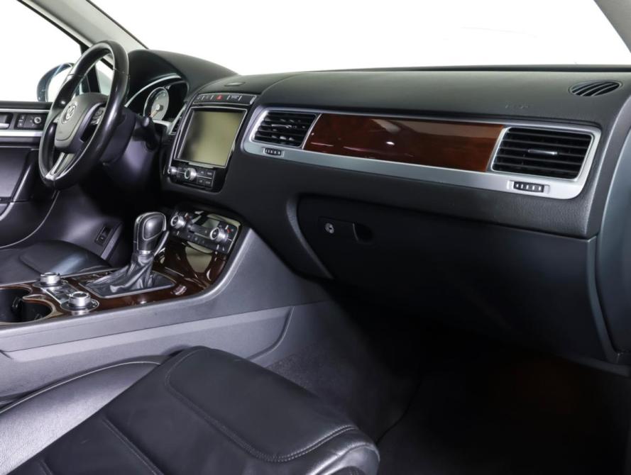 Volkswagen Touareg II Рестайлинг Москва  - изображение 11
