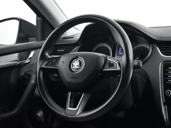 Skoda Octavia III (A7) Рестайлинг с пробегом 2017 года, цена 1 547 900 рублей, 163260 км, лифтбек, Автокод Объявления