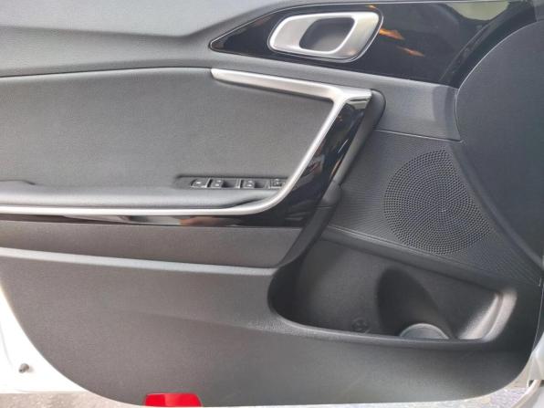 Kia Ceed III с пробегом 2021 года, цена 2 319 200 рублей, 27880 км, хэтчбек, Автокод Объявления