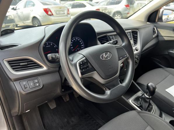 Hyundai Solaris II с пробегом 2018 года, цена 1 240 000 рублей, 116763 км, седан, Автокод Объявления