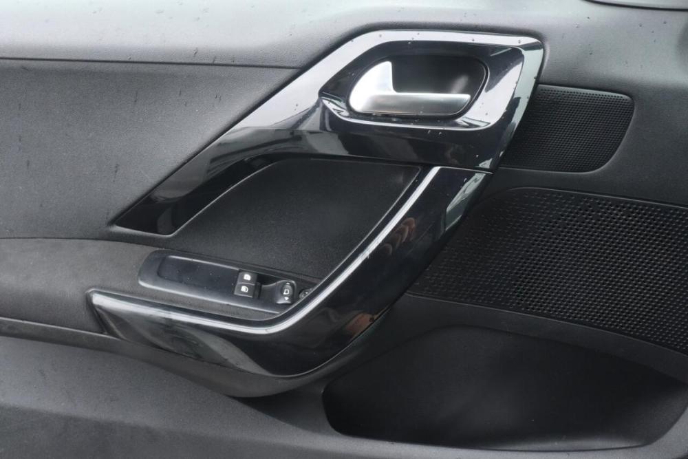 Peugeot 208 I Казань  - изображение 9
