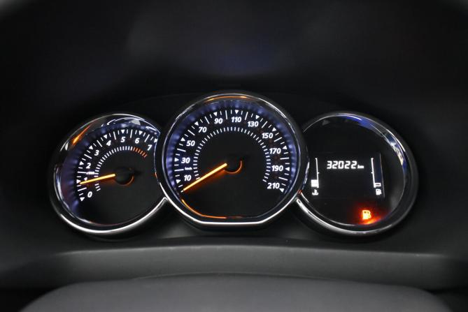 Renault Logan II Рестайлинг с пробегом 2022 года, цена 1 400 000 рублей, 32022 км, седан, Автокод Объявления