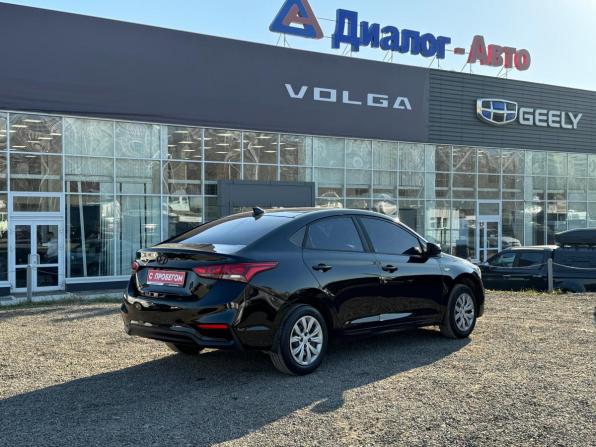 Hyundai Solaris II с пробегом 2018 года, цена 990 000 рублей, 197842 км, седан, Автокод Объявления