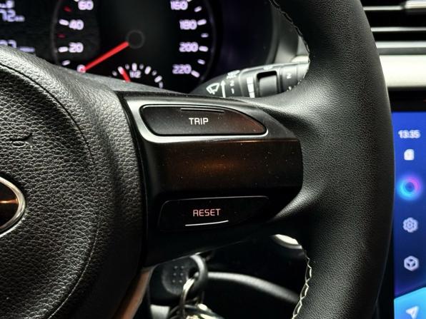 Kia Rio IV с пробегом 2018 года, цена 1 499 000 рублей, 67760 км, хэтчбек, Автокод Объявления