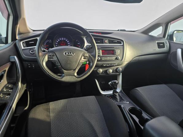 Kia Ceed II Рестайлинг с пробегом 2017 года, цена 1 440 000 рублей, 116500 км, хэтчбек, Автокод Объявления