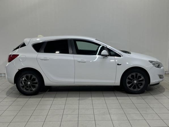 Opel Astra J с пробегом 2011 года, цена 685 000 рублей, 216000 км, хэтчбек, Автокод Объявления