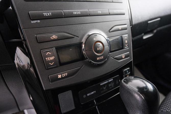 Toyota Corolla X (E140 E150) Рестайлинг с пробегом 2012 года, цена 1 099 000 рублей, 175000 км, седан, Автокод Объявления