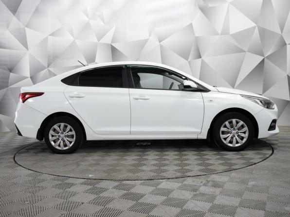 Hyundai Solaris II с пробегом 2018 года, цена 1 350 000 рублей, 101000 км, седан, Автокод Объявления
