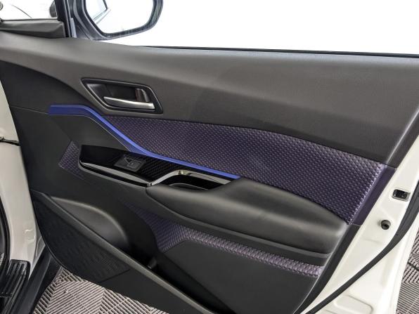 Toyota C-HR I Рестайлинг с пробегом 2021 года, цена 2 649 000 рублей, 47653 км, внедорожник, Автокод Объявления