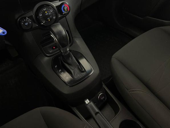 Ford Fiesta Mk6 Рестайлинг с пробегом 2015 года, цена 700 000 рублей, 220900 км, седан, Автокод Объявления