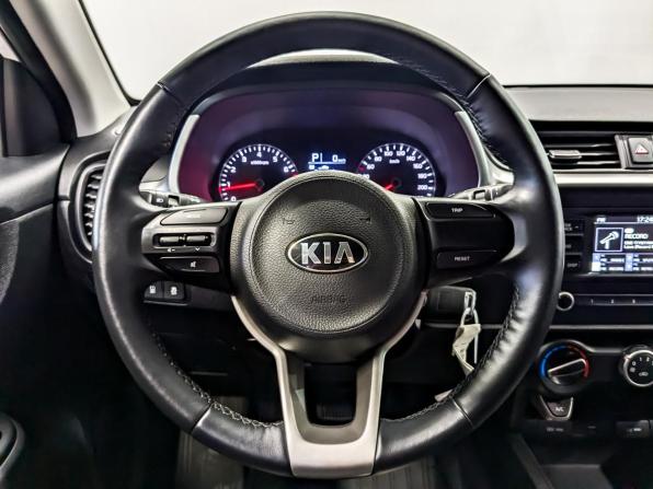Kia Rio IV Рестайлинг с пробегом 2021 года, цена 1 725 000 рублей, 35989 км, седан, Автокод Объявления