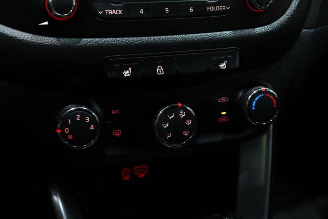 Kia Ceed II Рестайлинг с пробегом 2015 года, цена 1 219 000 рублей, 59777 км, хэтчбек, Автокод Объявления