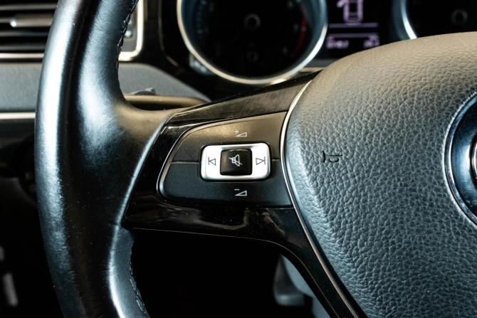 Volkswagen Jetta VI Рестайлинг с пробегом 2016 года, цена 1 529 000 рублей, 87363 км, седан, Автокод Объявления