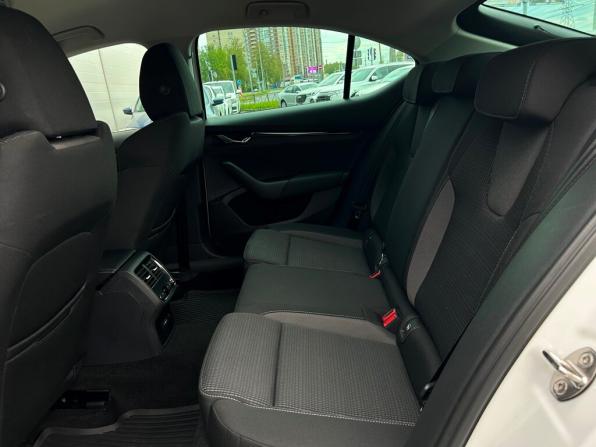 Skoda Octavia IV (A8) с пробегом 2021 года, цена 2 476 700 рублей, 33405 км, лифтбек, Автокод Объявления