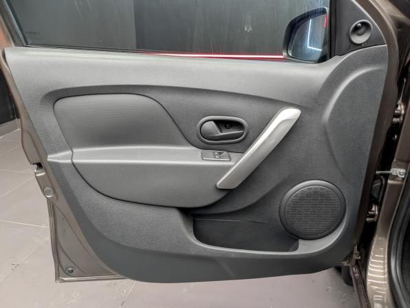 Renault Logan II Рестайлинг с пробегом 2021 года, цена 1 050 000 рублей, 72572 км, седан, Автокод Объявления
